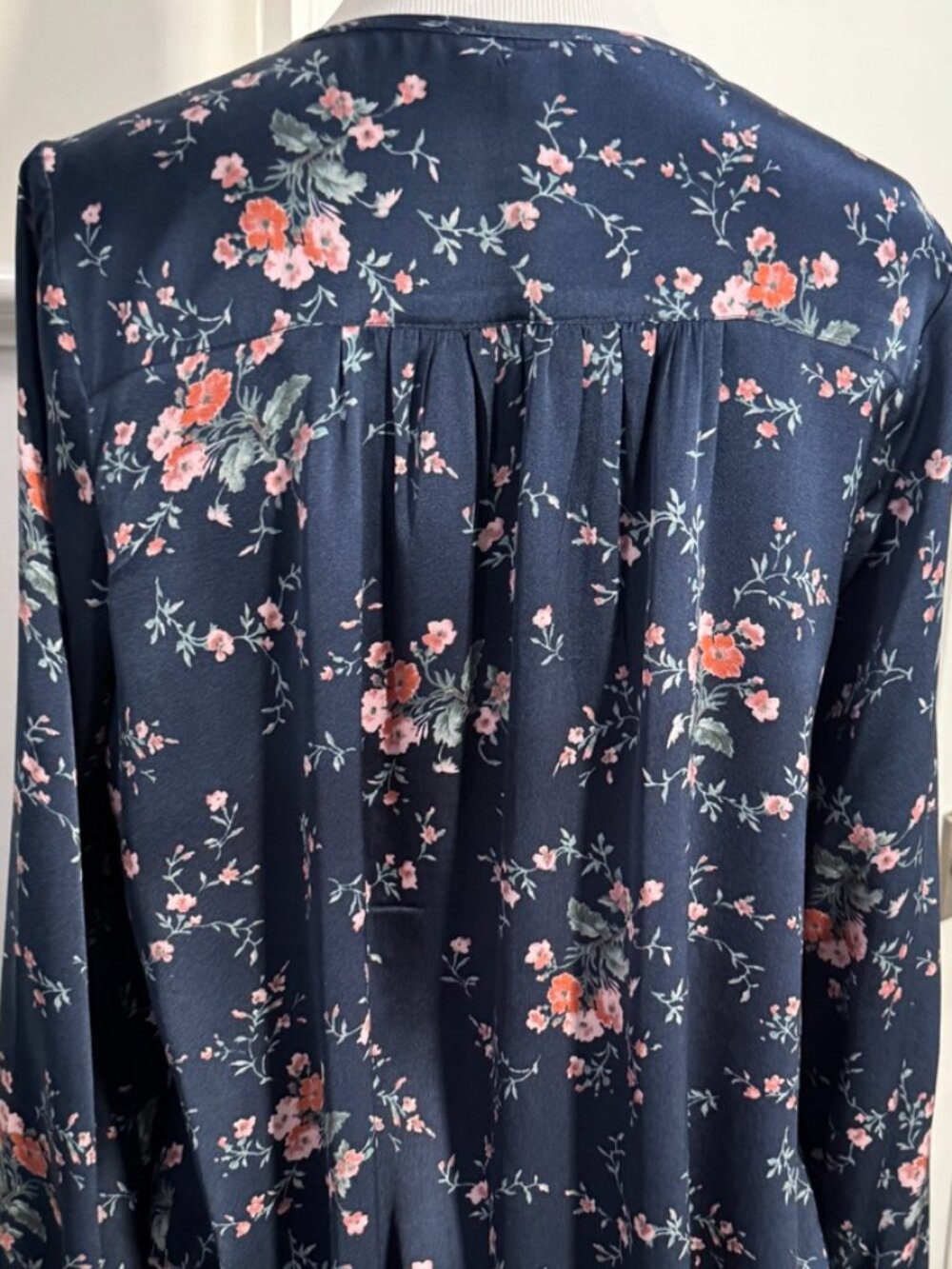 Joie 'Timlyn' Navy Blue Floral Patterned Blouse, S, Great Condition,High-Quality - Picture 6 of 8